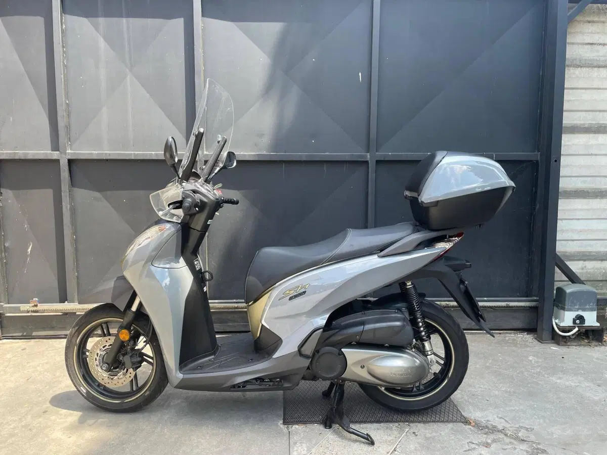 Honda SH 300 i Sport ABS (2018 - 20) (2)