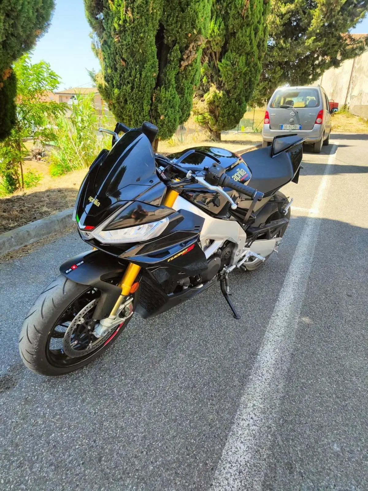 Aprilia Tuono V4 Factory (2021 - 24) (2)