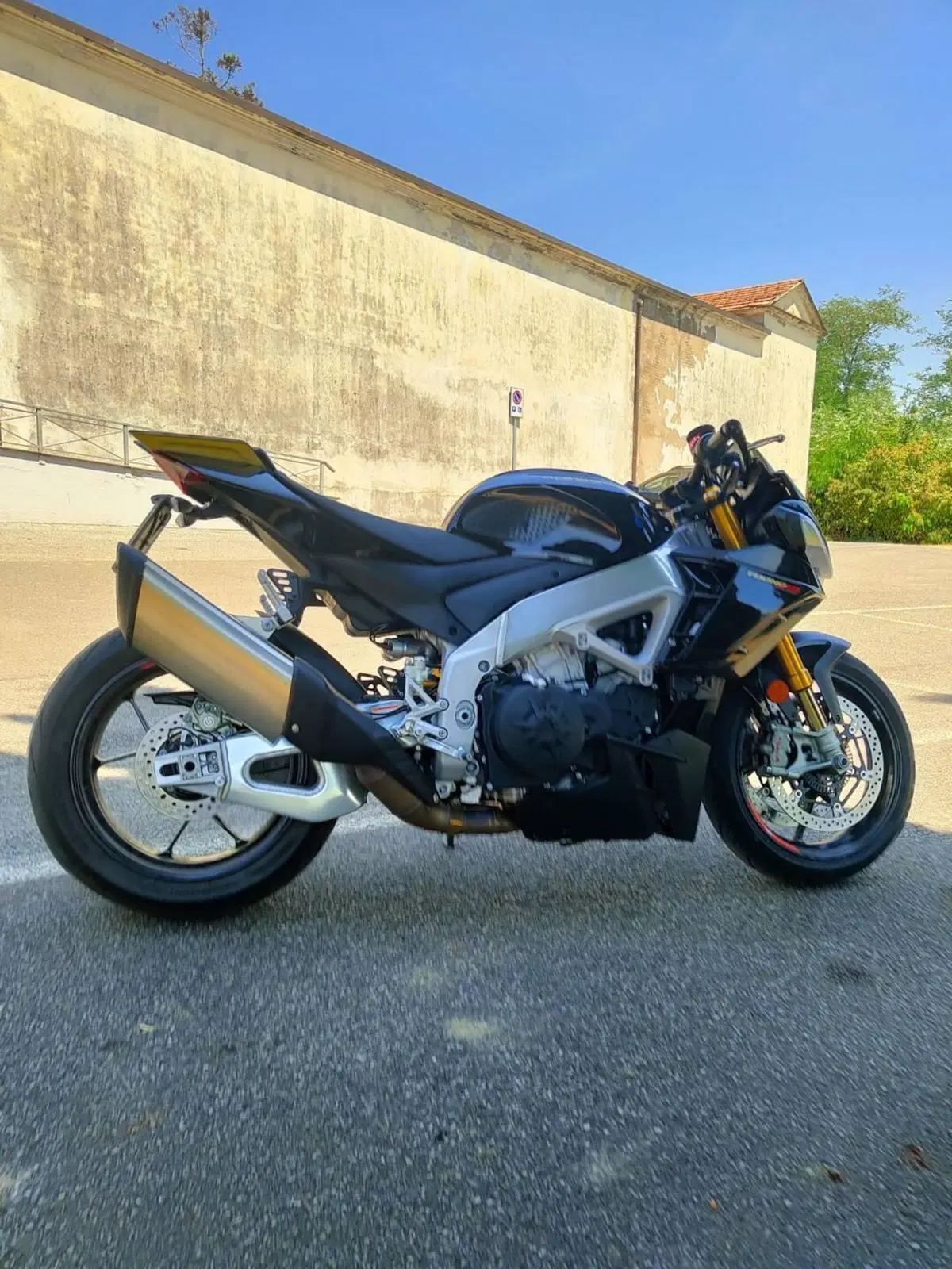 Aprilia Tuono V4 Factory (2021 - 24) (4)