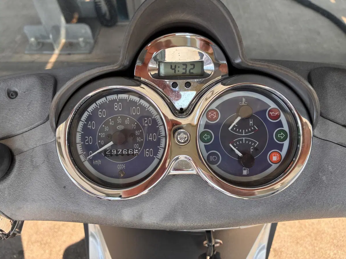 Piaggio Beverly 250 (2004 - 05) (4)