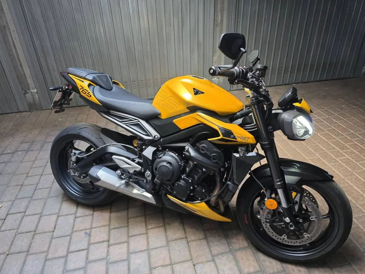 Triumph Street Triple 765 RS (2023 - 26) (2)