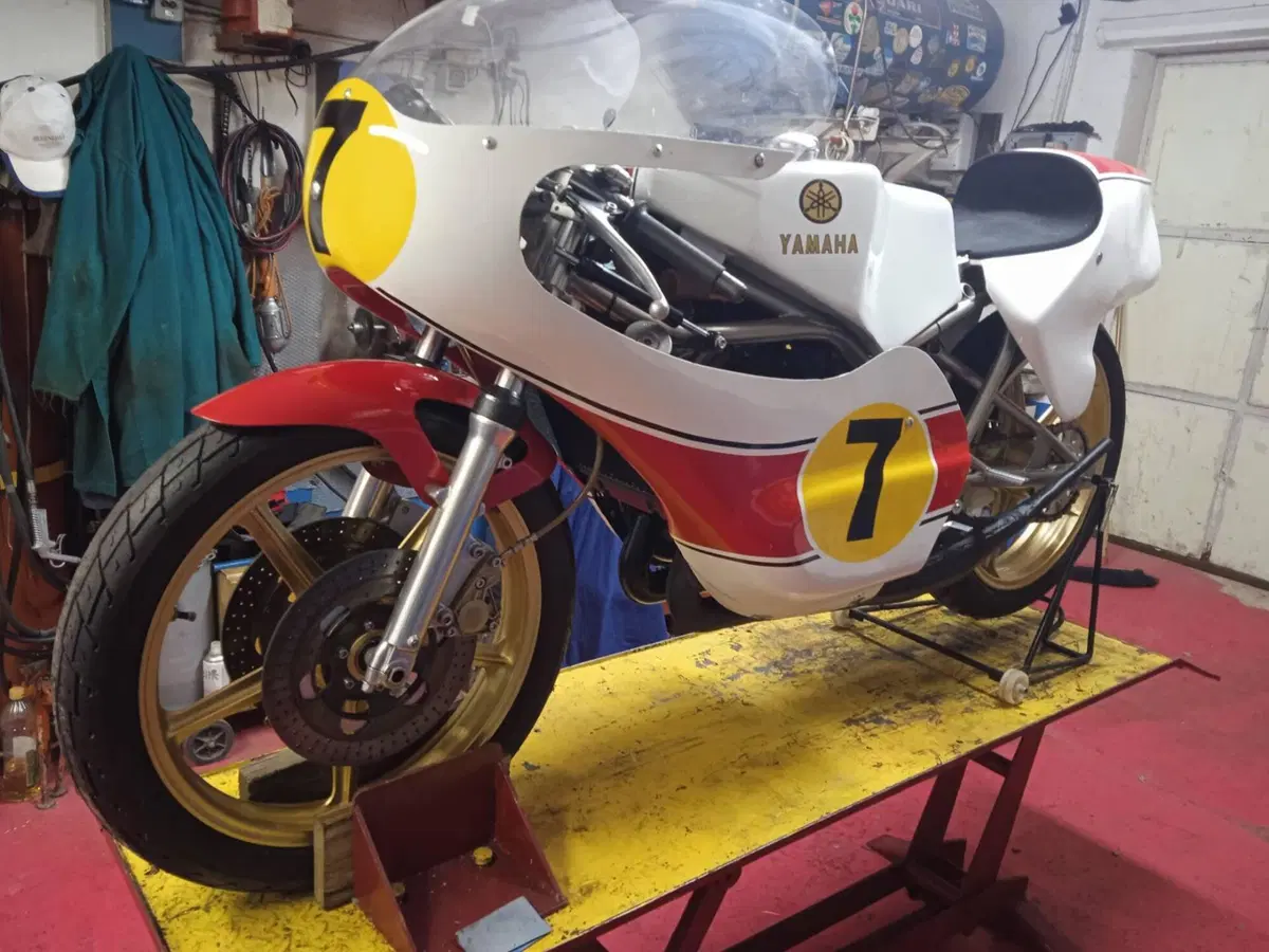 Yamaha GP 350 (3)