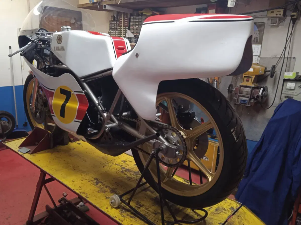 Yamaha GP 350 (4)