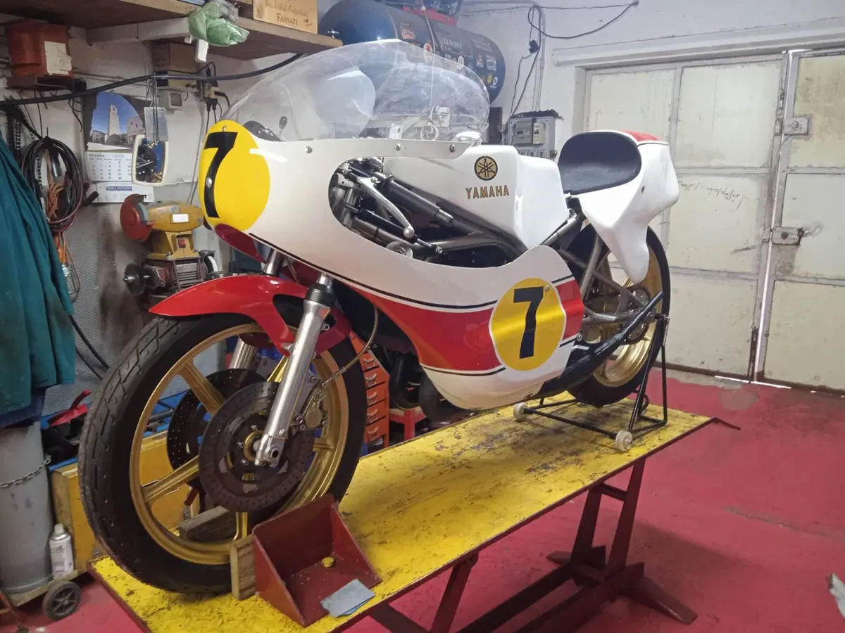 Yamaha GP 350 (5)