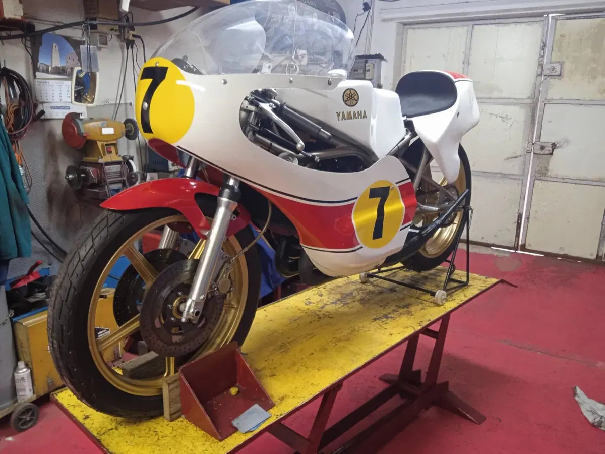 Yamaha GP 350 (6)