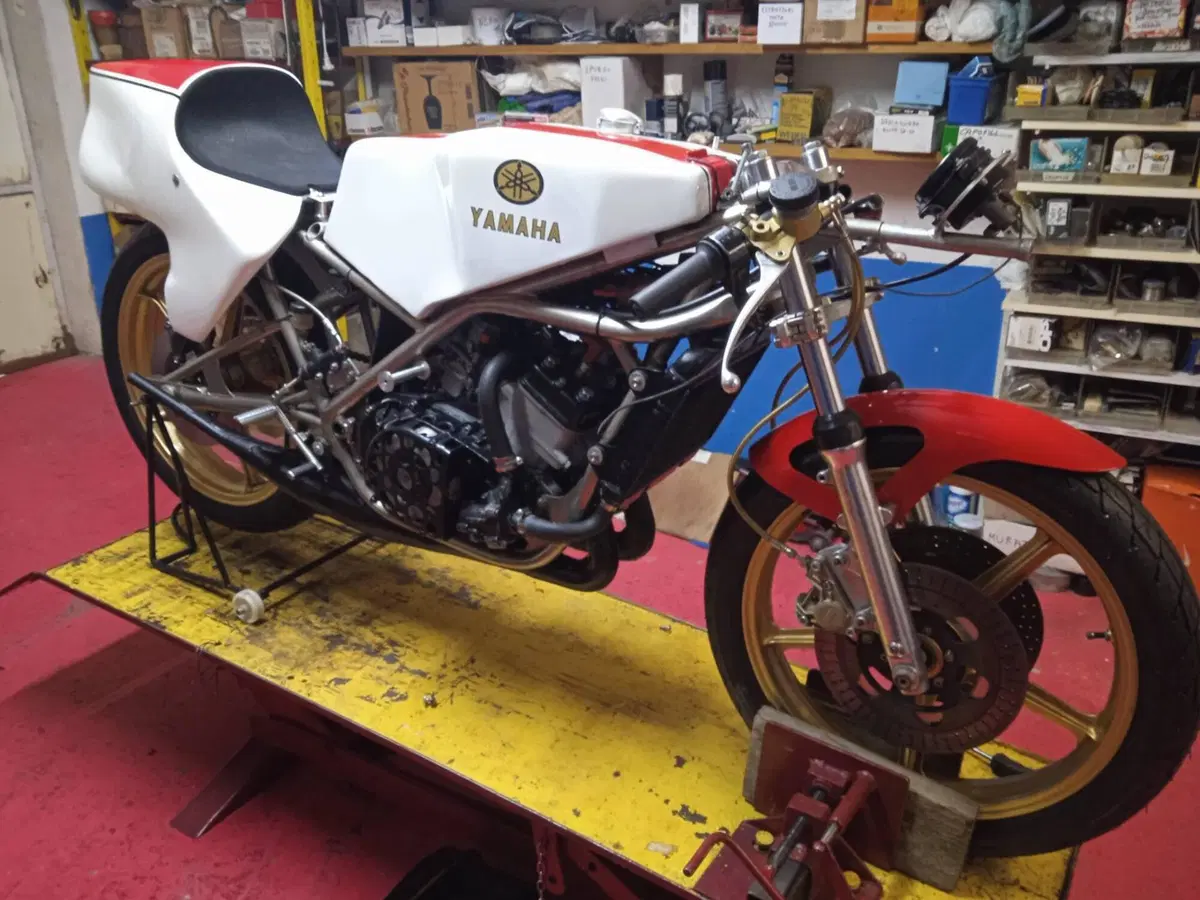 Yamaha GP 350 (7)
