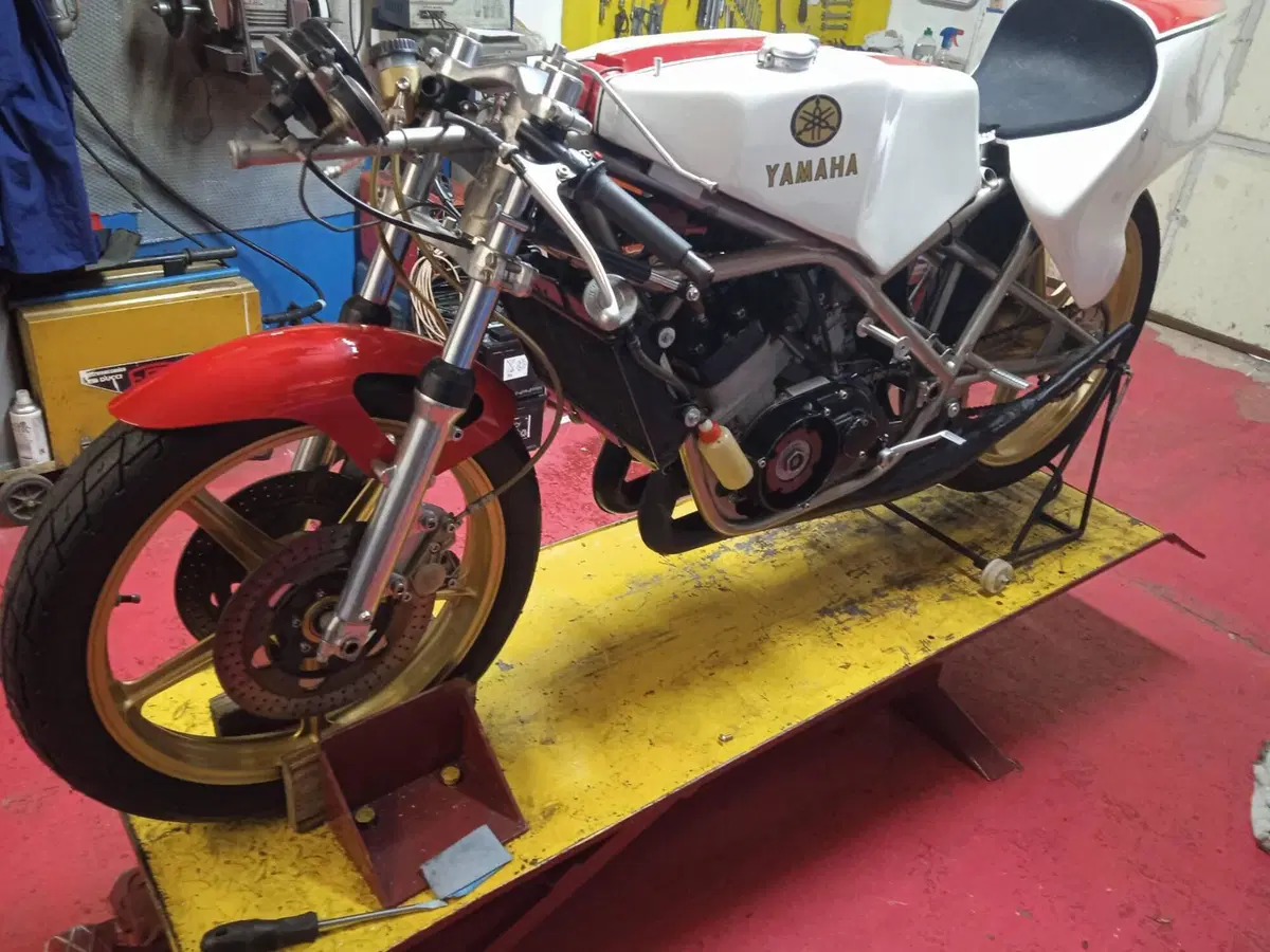 Yamaha GP 350 (8)