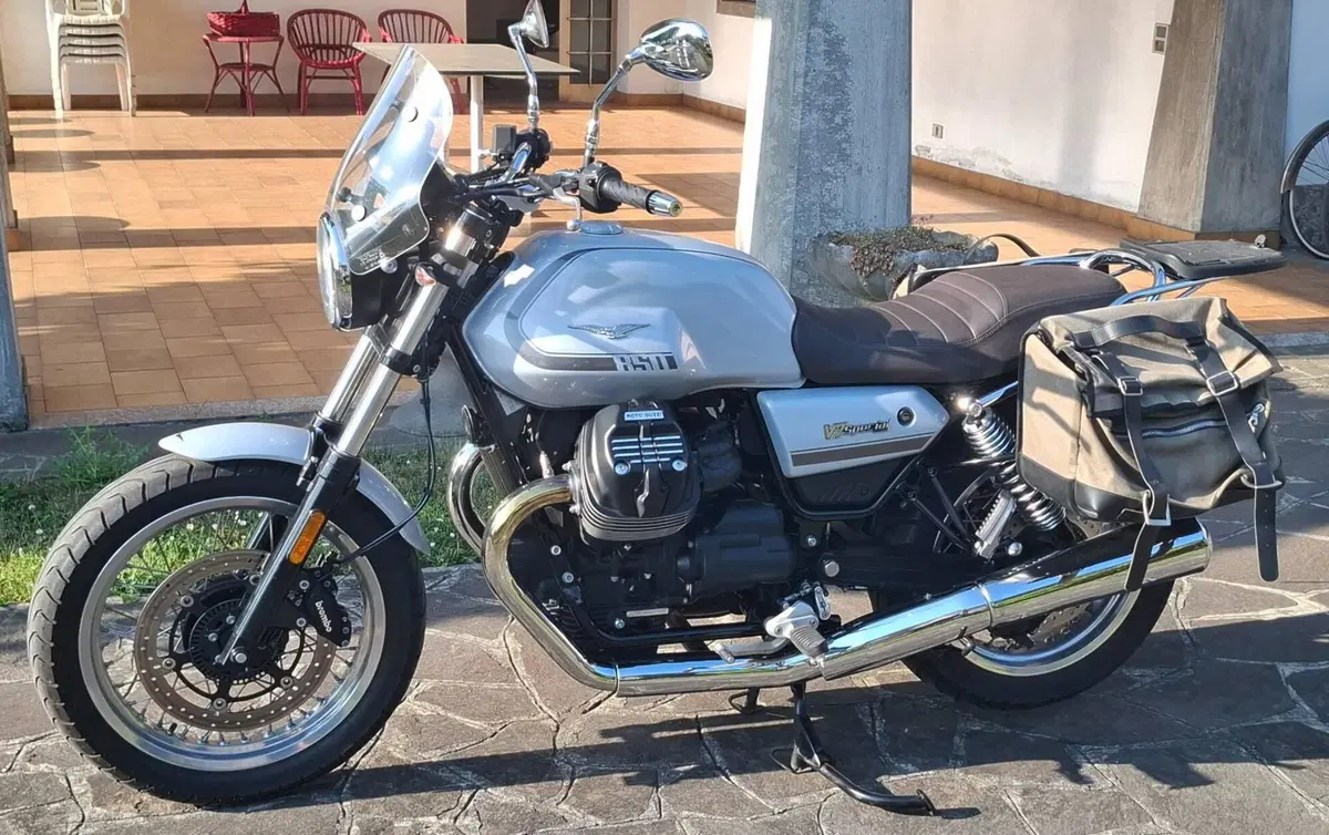 Moto Guzzi V7 Special (2021 - 24) (2)