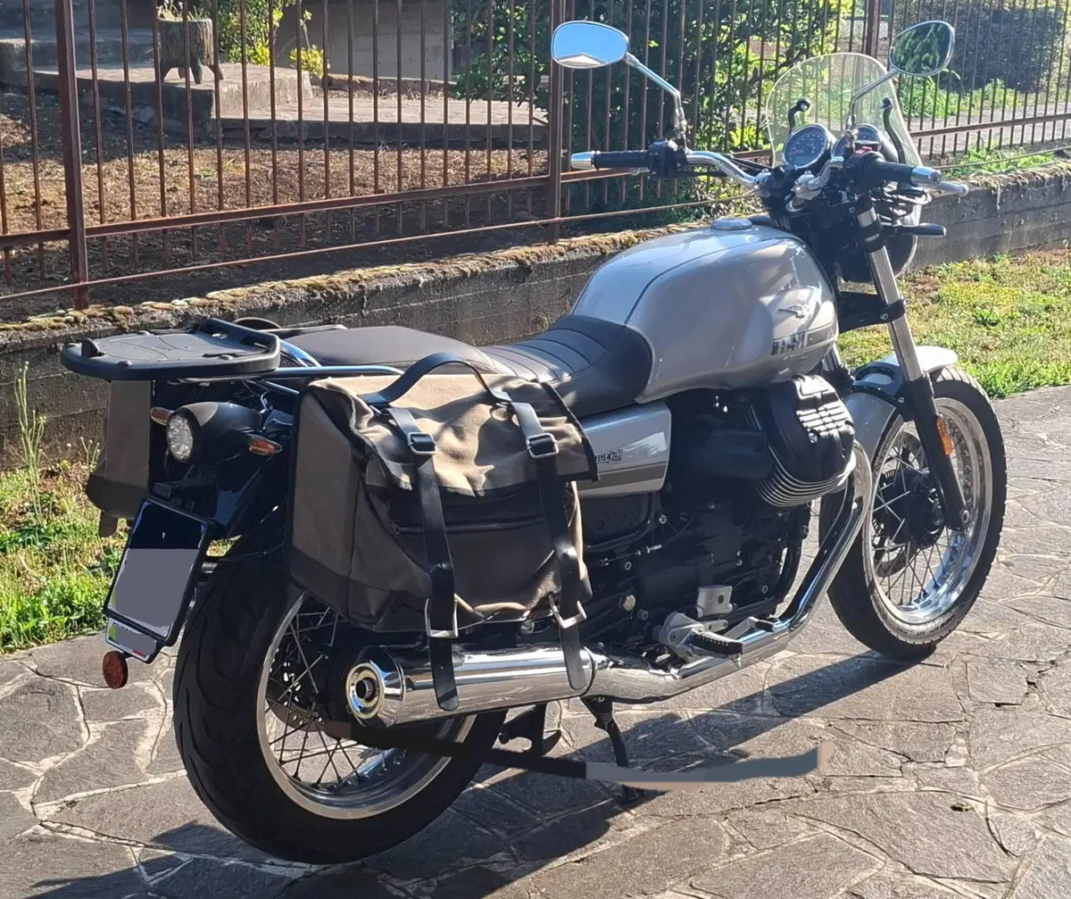 Moto Guzzi V7 Special (2021 - 24) (3)