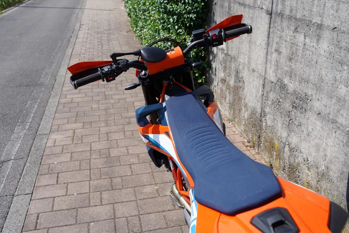 KTM 690 SMC R (2023 - 25) (6)