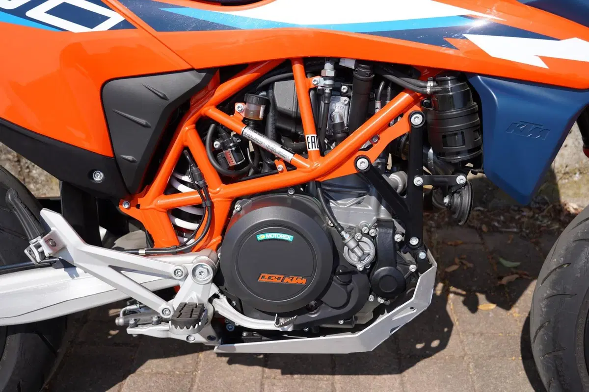 KTM 690 SMC R (2023 - 25) (7)