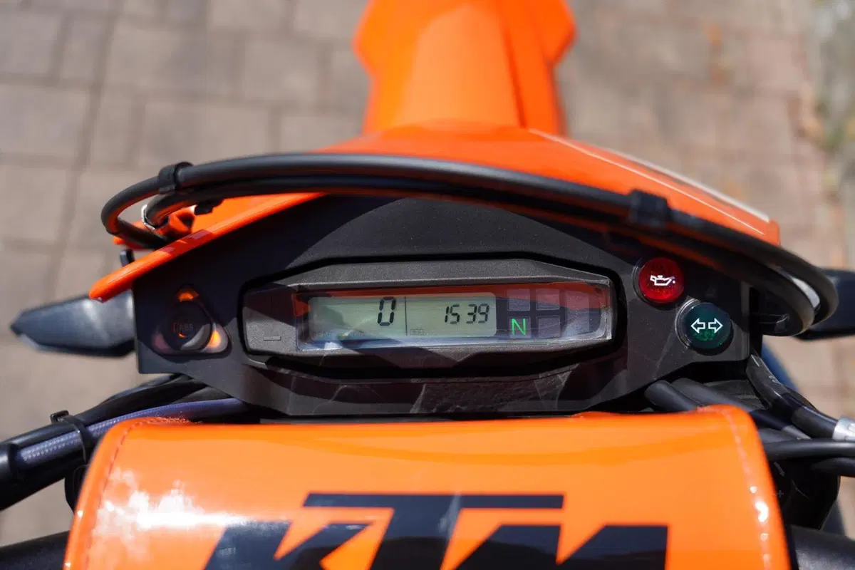 KTM 690 SMC R (2023 - 25) (10)