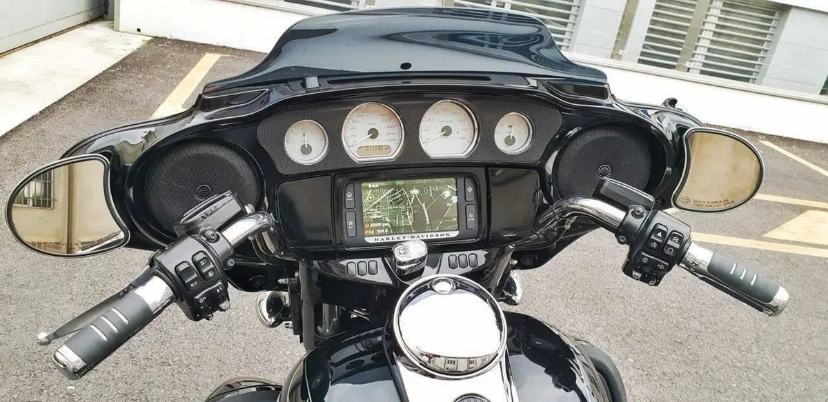 Harley-Davidson 107 Street Glide Special (2017 - 19) - FLHXS (4)