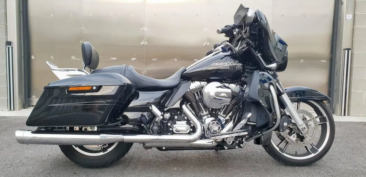 Harley-Davidson 107 Street Glide Special (2017 - 19) - FLHXS (6)