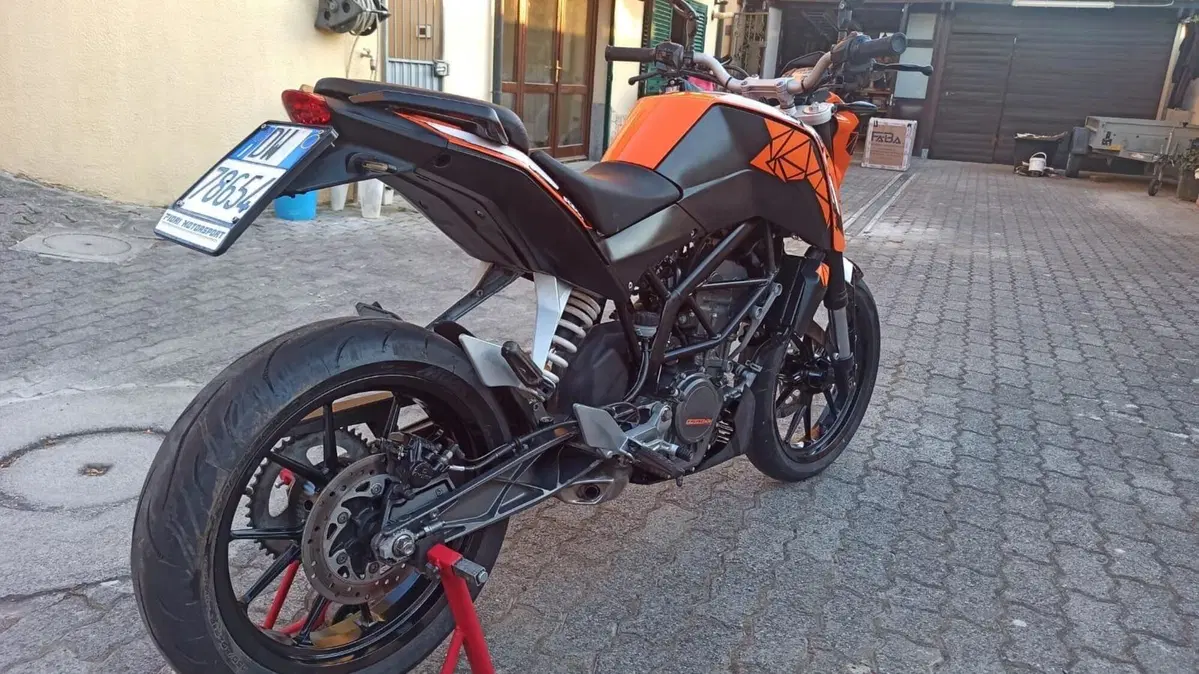 KTM 125 Duke (2010 - 2012) (2)