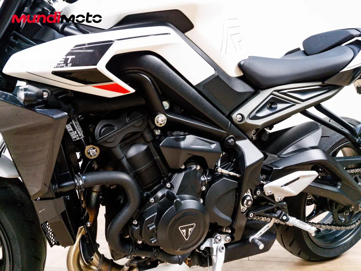 Triumph Street Triple 765 R (2023 - 26) (9)