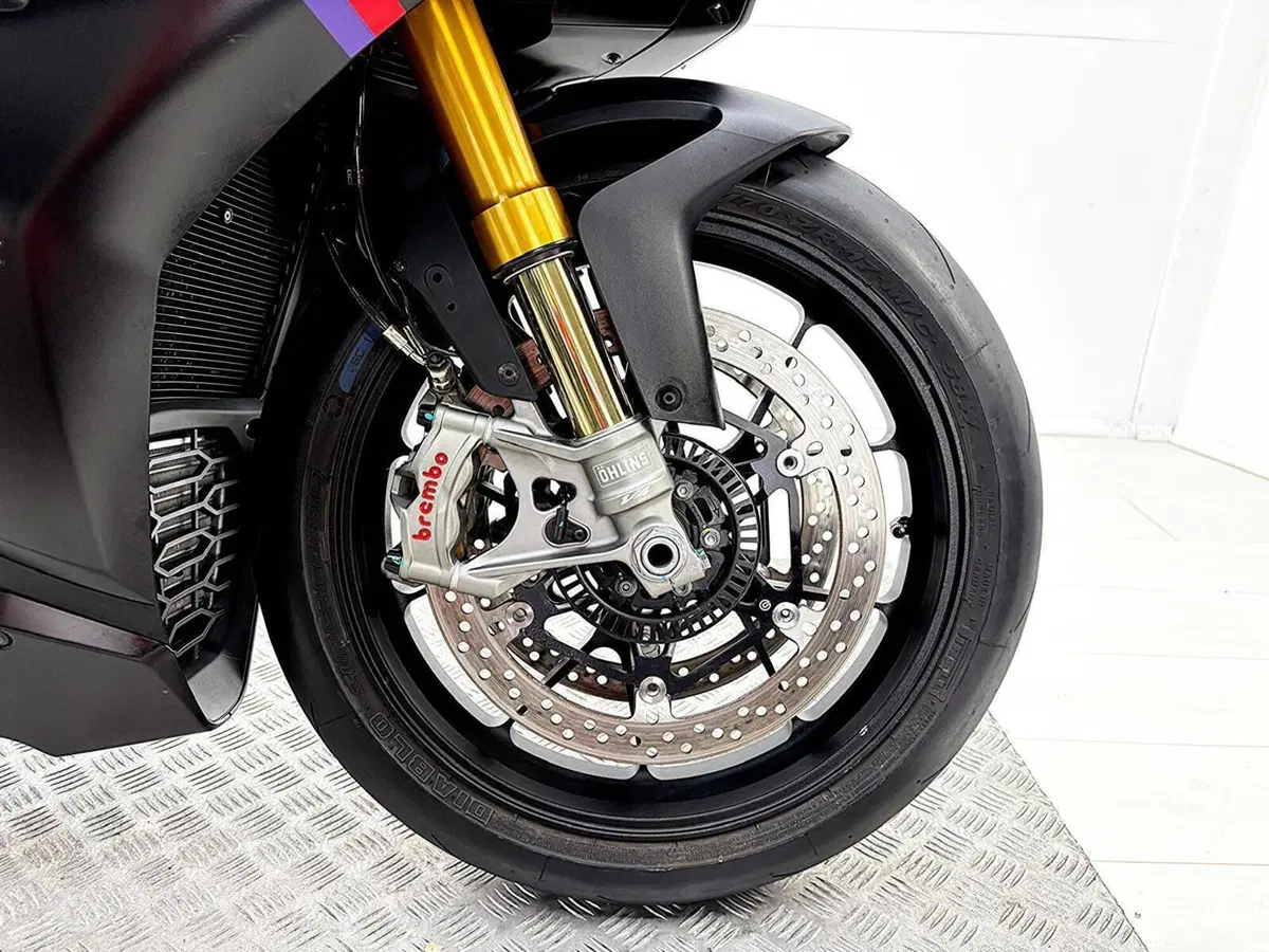 Aprilia RSV4 1100 Factory (2021 - 24) (12)