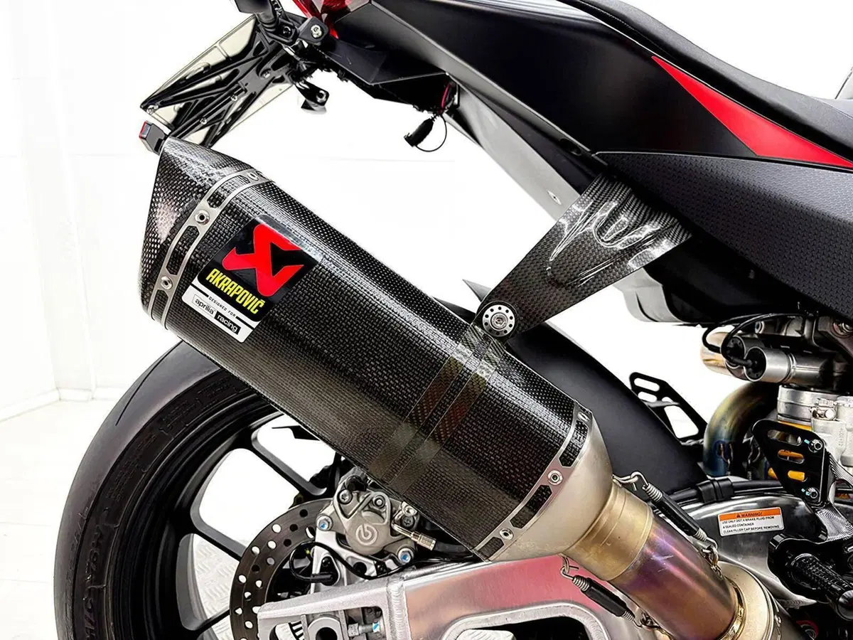 Aprilia RSV4 1100 Factory (2021 - 24) (8)