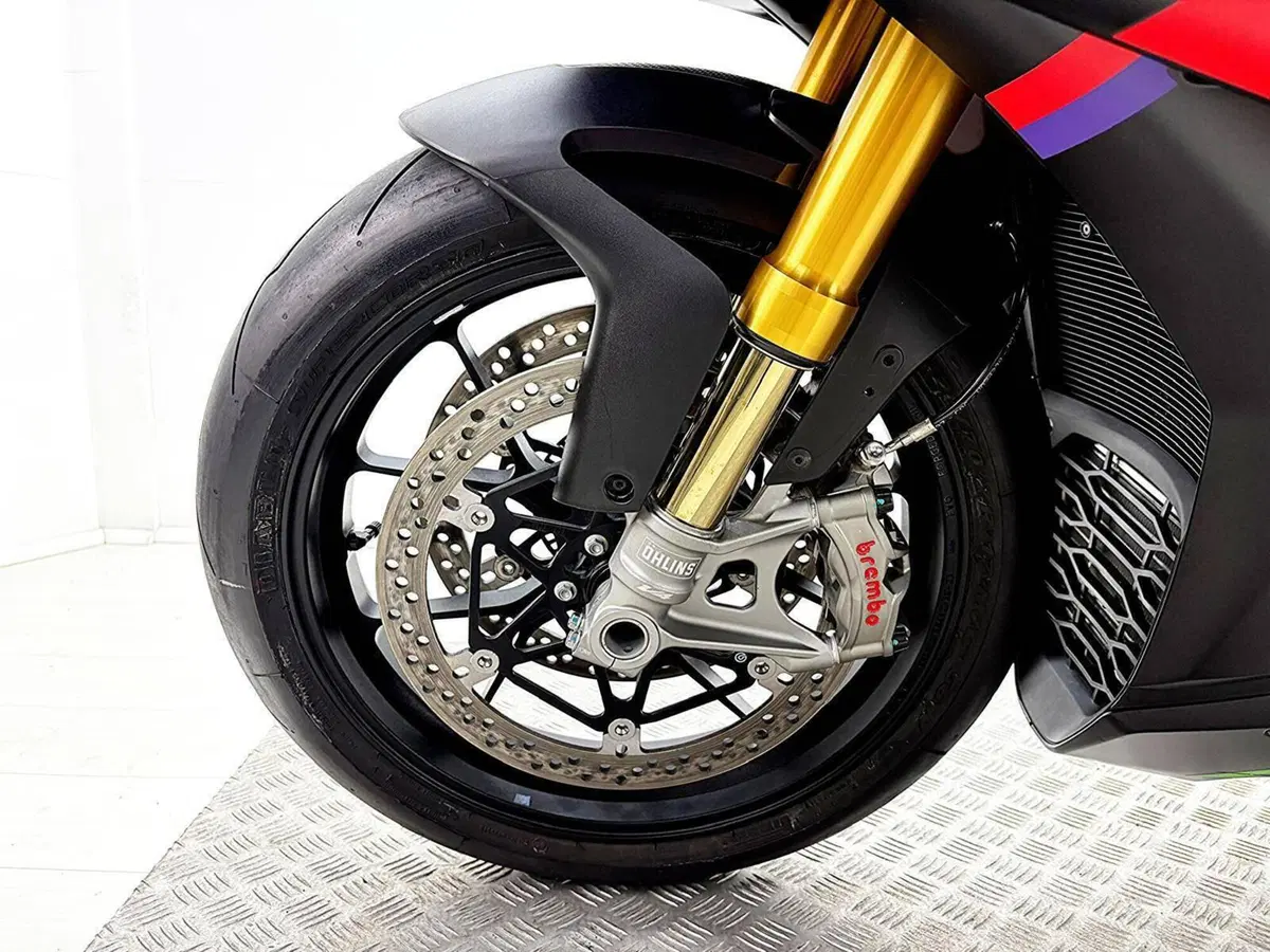 Aprilia RSV4 1100 Factory (2021 - 24) (13)