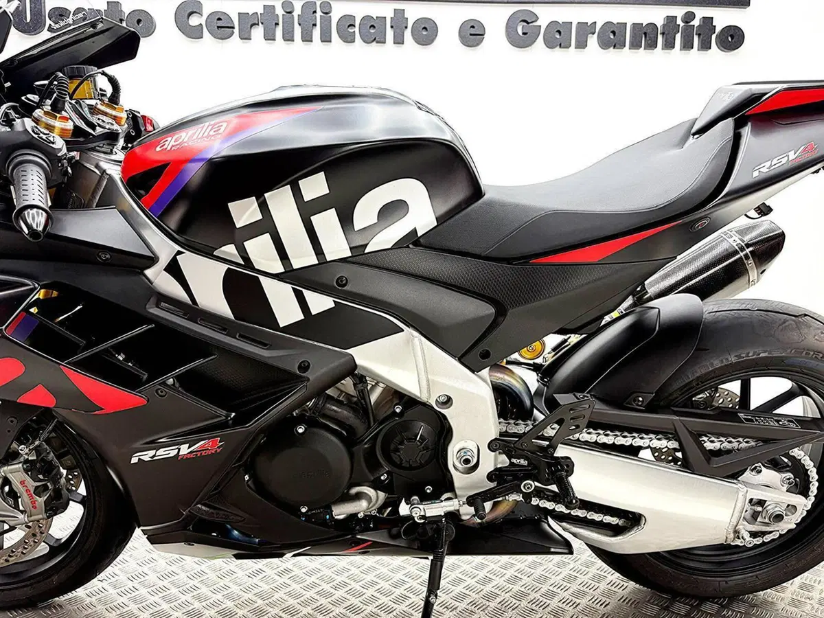Aprilia RSV4 1100 Factory (2021 - 24) (16)