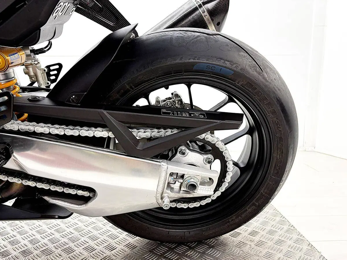 Aprilia RSV4 1100 Factory (2021 - 24) (18)
