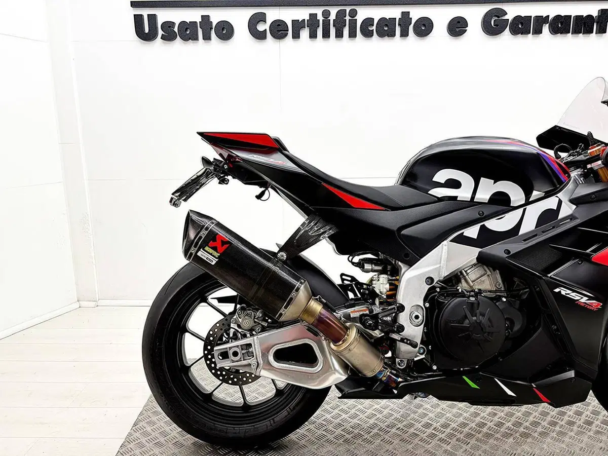 Aprilia RSV4 1100 Factory (2021 - 24) (7)