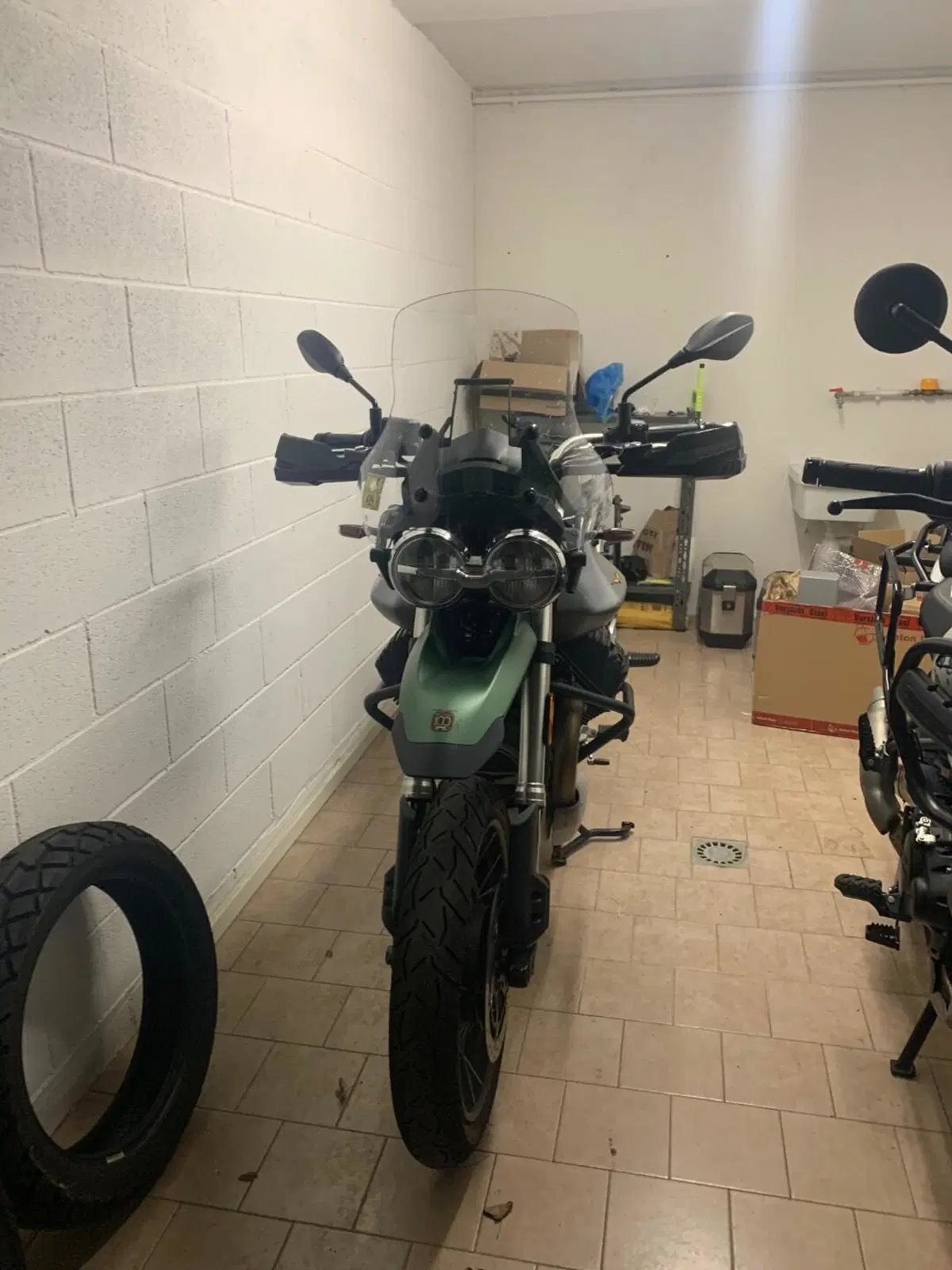 Moto Guzzi V85 TT Centenario (2021 - 22) (4)