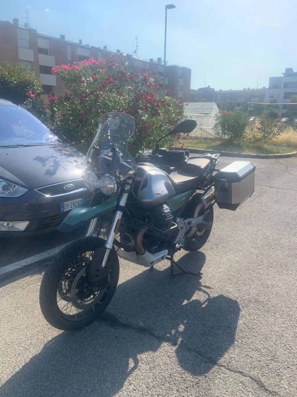 Moto Guzzi V85 TT Centenario (2021 - 22) (6)