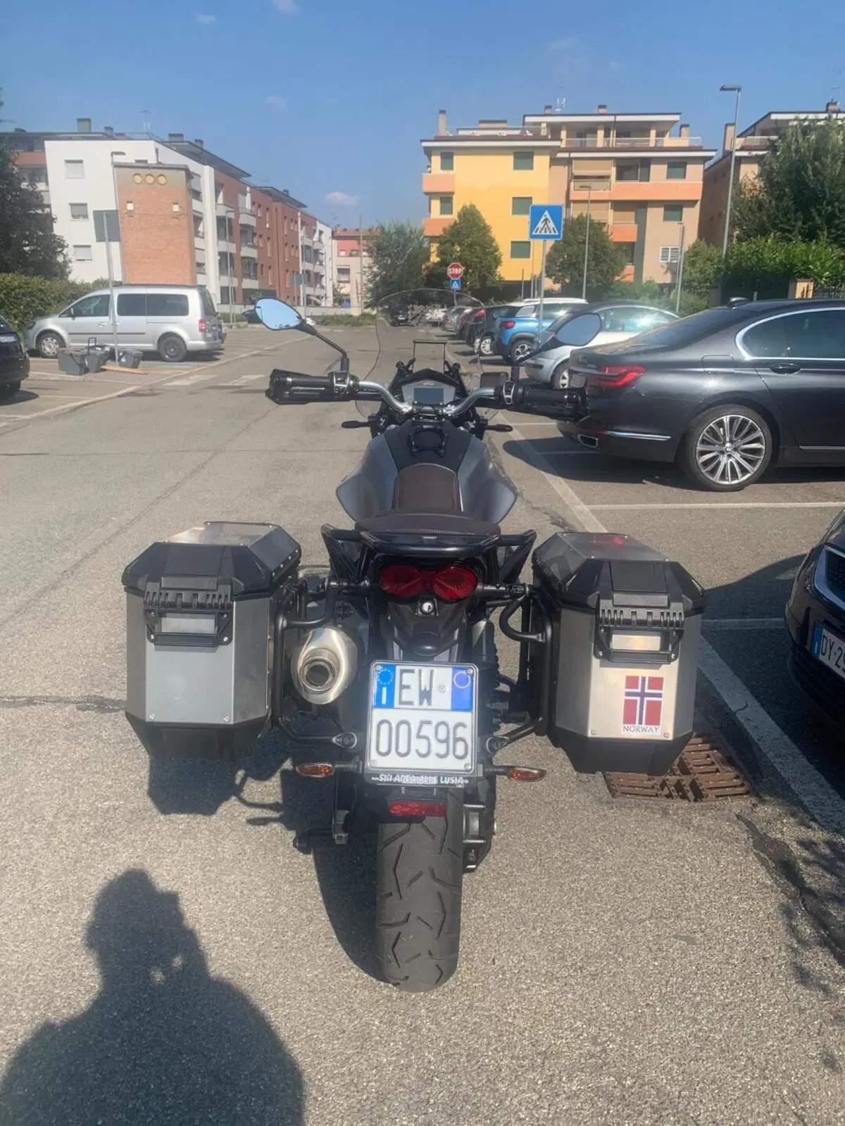 Moto Guzzi V85 TT Centenario (2021 - 22) (7)