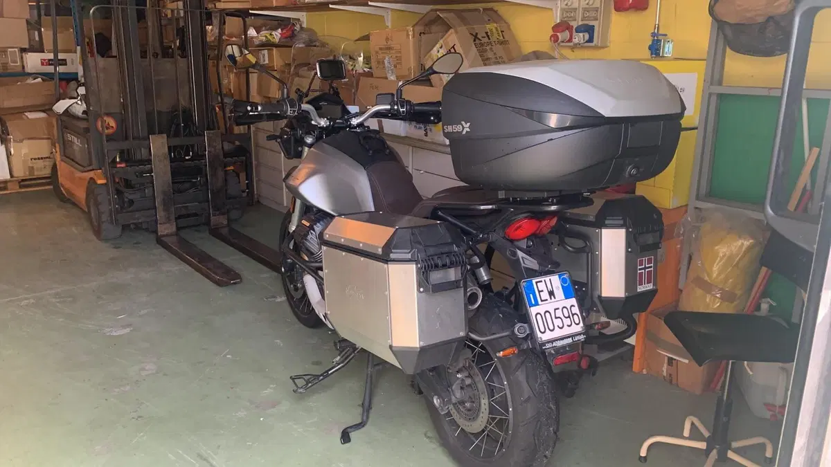Moto Guzzi V85 TT Centenario (2021 - 22) (8)