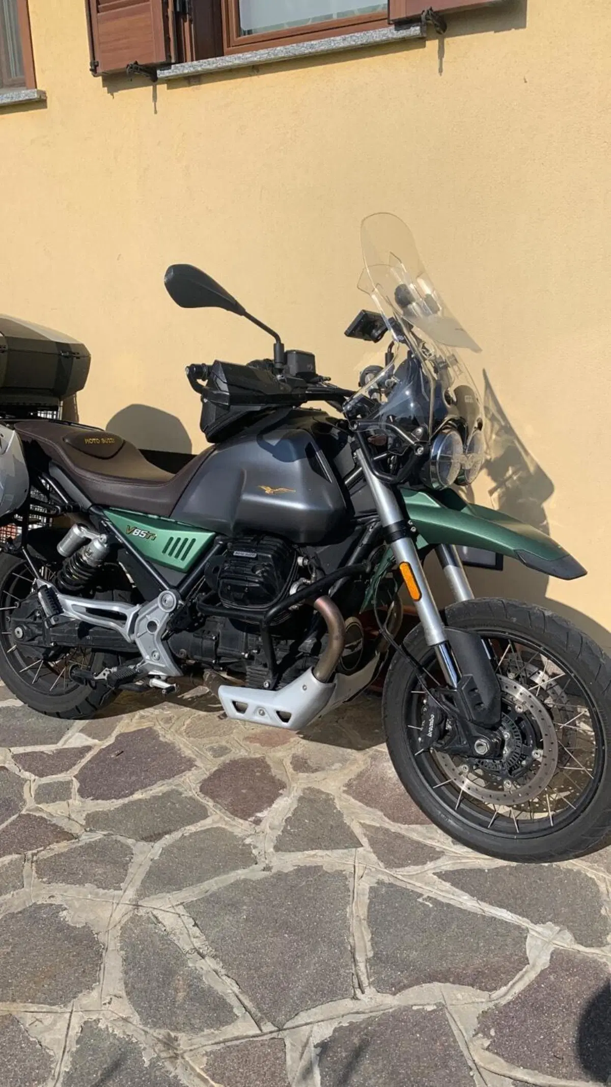 Moto Guzzi V85 TT Centenario (2021 - 22) (11)