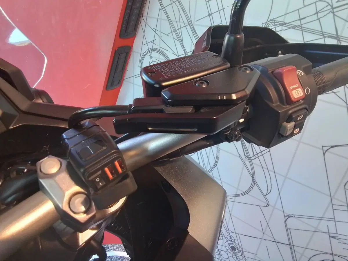 Honda X-ADV 750 DCT Travel (2021 - 24) (5)