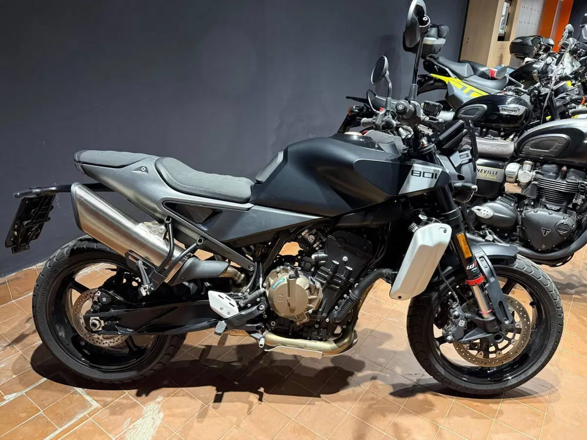 Husqvarna Svartpilen 801 (2024 - 26)