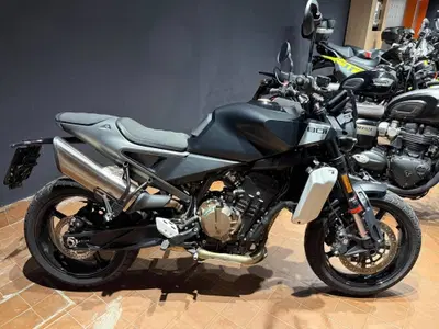 Husqvarna Svartpilen 801 (2024 - 26) nuova