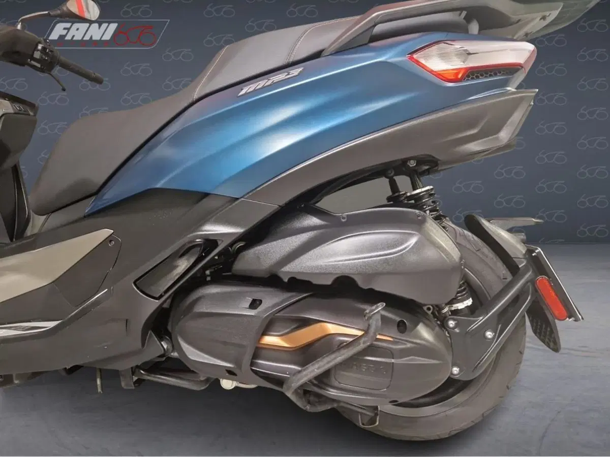 Piaggio MP3 530 ABS Hpe (2023 - 24) (5)