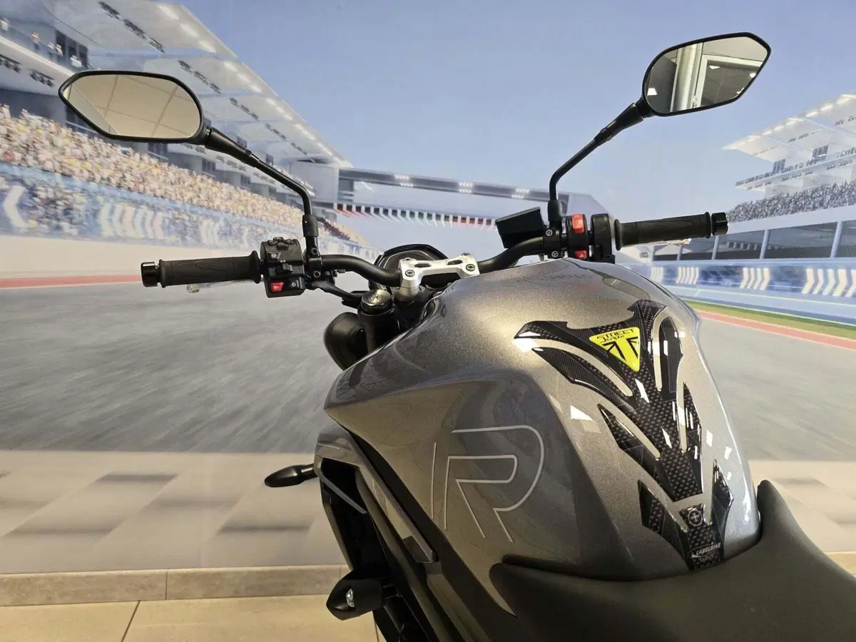 Triumph Street Triple 765 R (2023 - 26) (6)