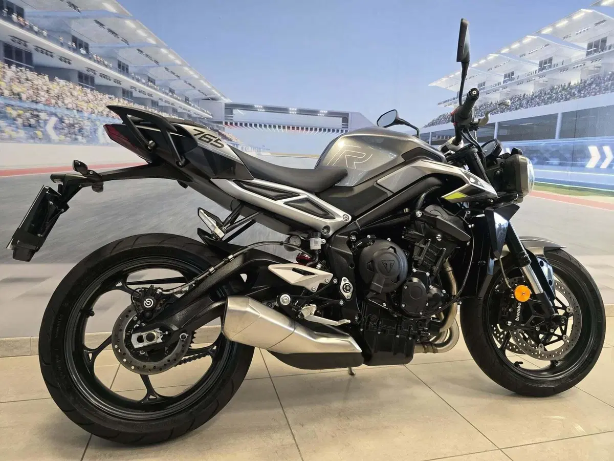 Triumph Street Triple 765 R (2023 - 26) (19)
