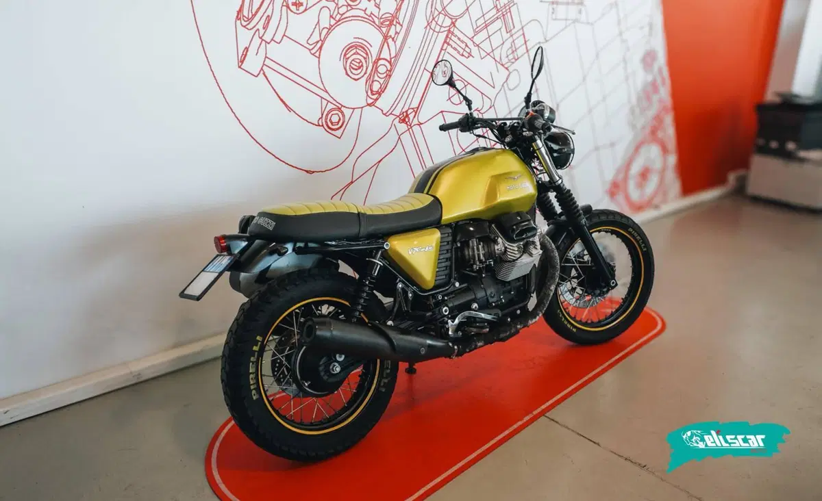 Moto Guzzi V7 Cafè Classic (2009 - 12) (4)