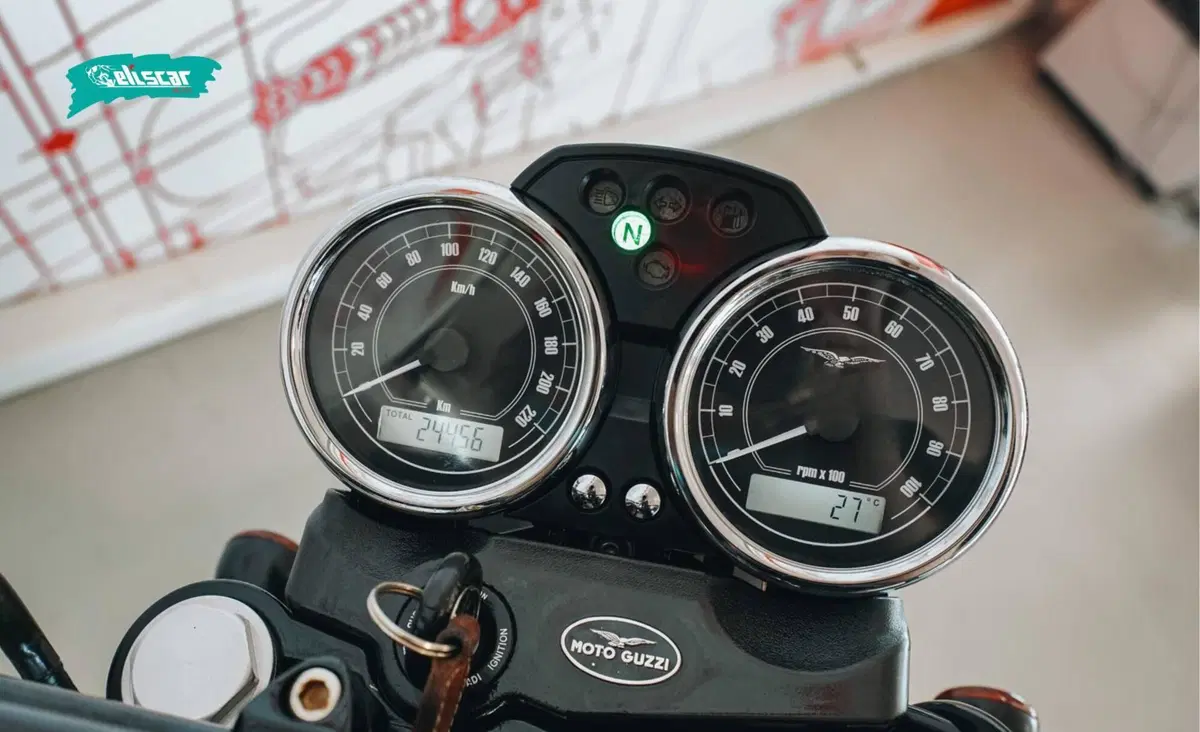 Moto Guzzi V7 Cafè Classic (2009 - 12) (6)