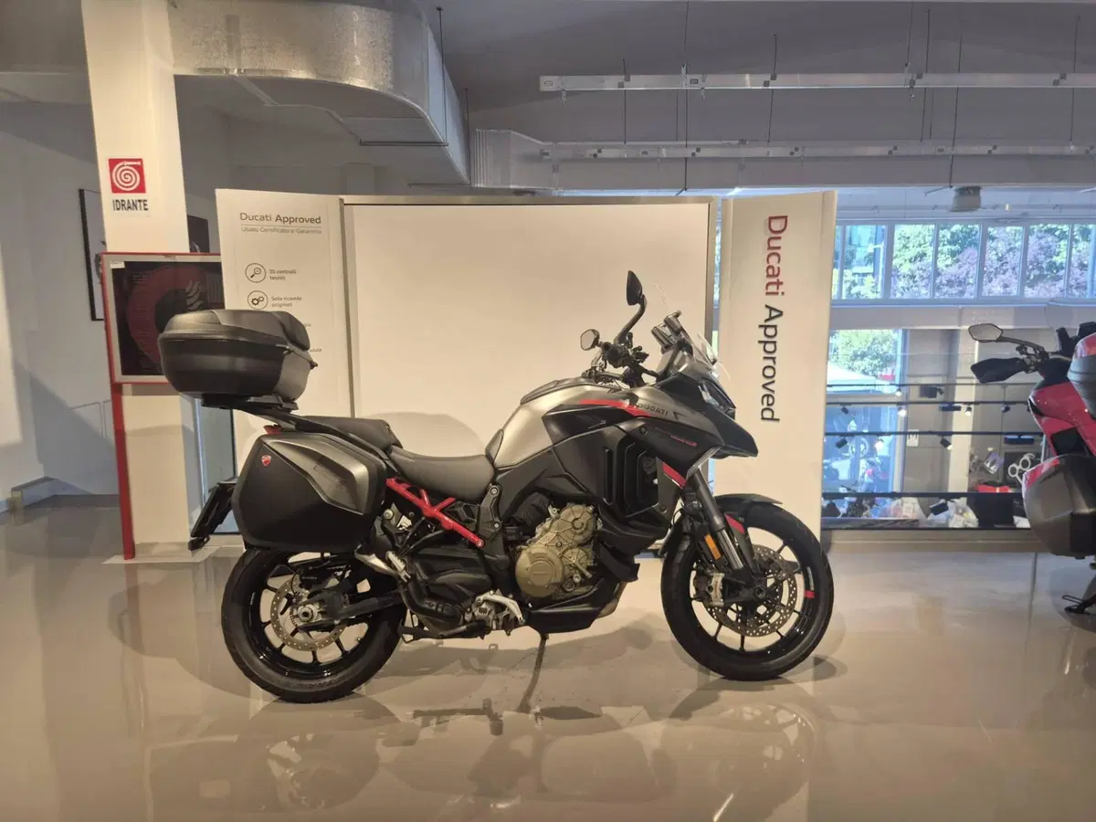 Ducati Multistrada V4 S Grand Tour (2024)