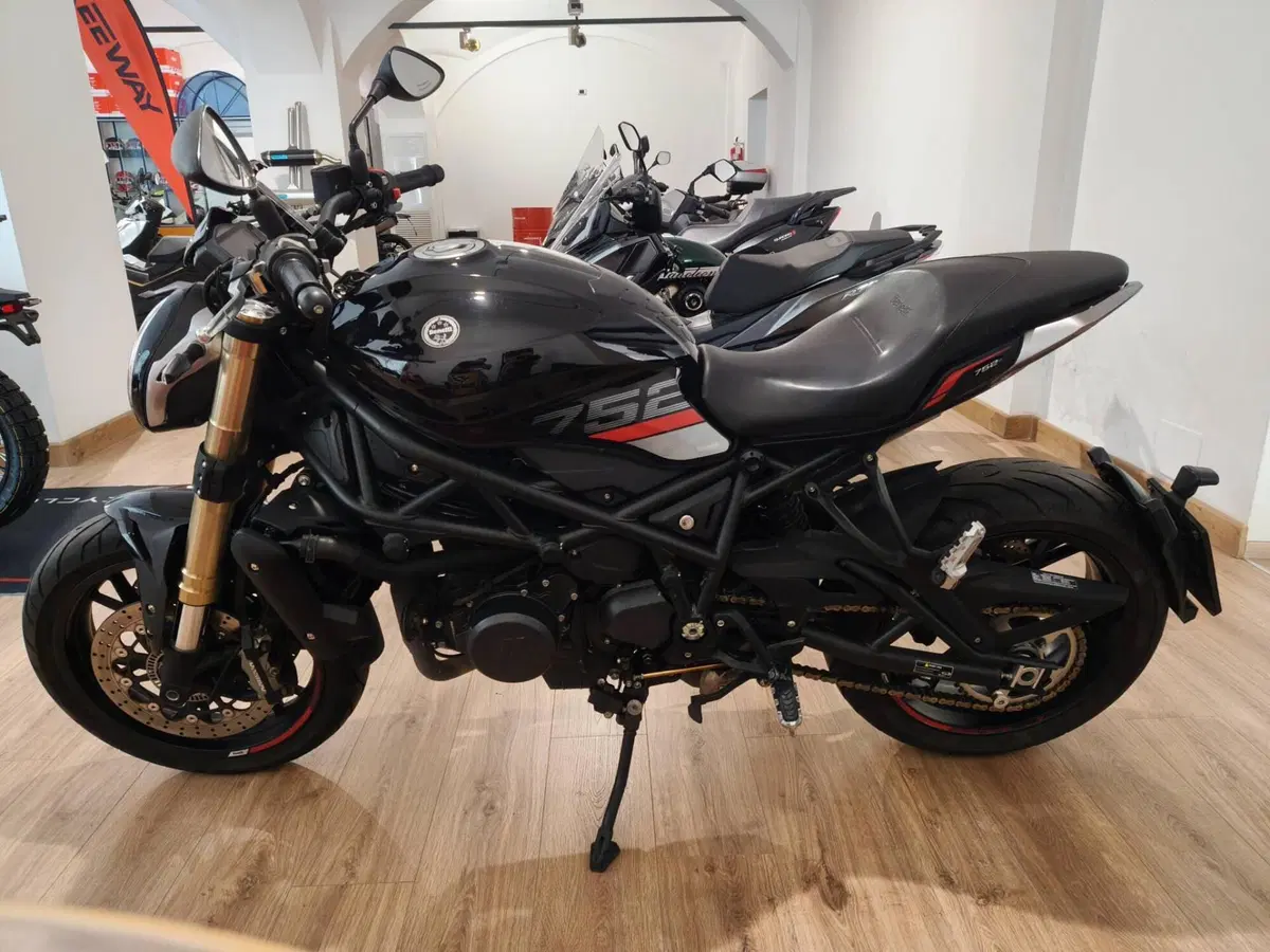 Benelli 752 S (2022 - 25) (3)