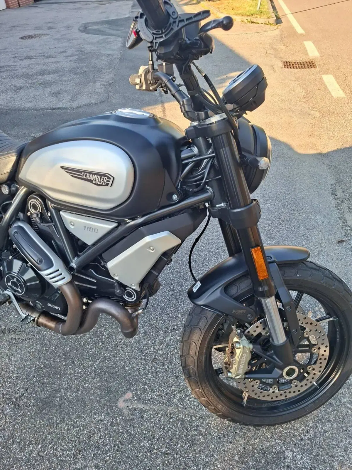 Ducati Scrambler 1100 Dark Pro (2020 - 24) (2)