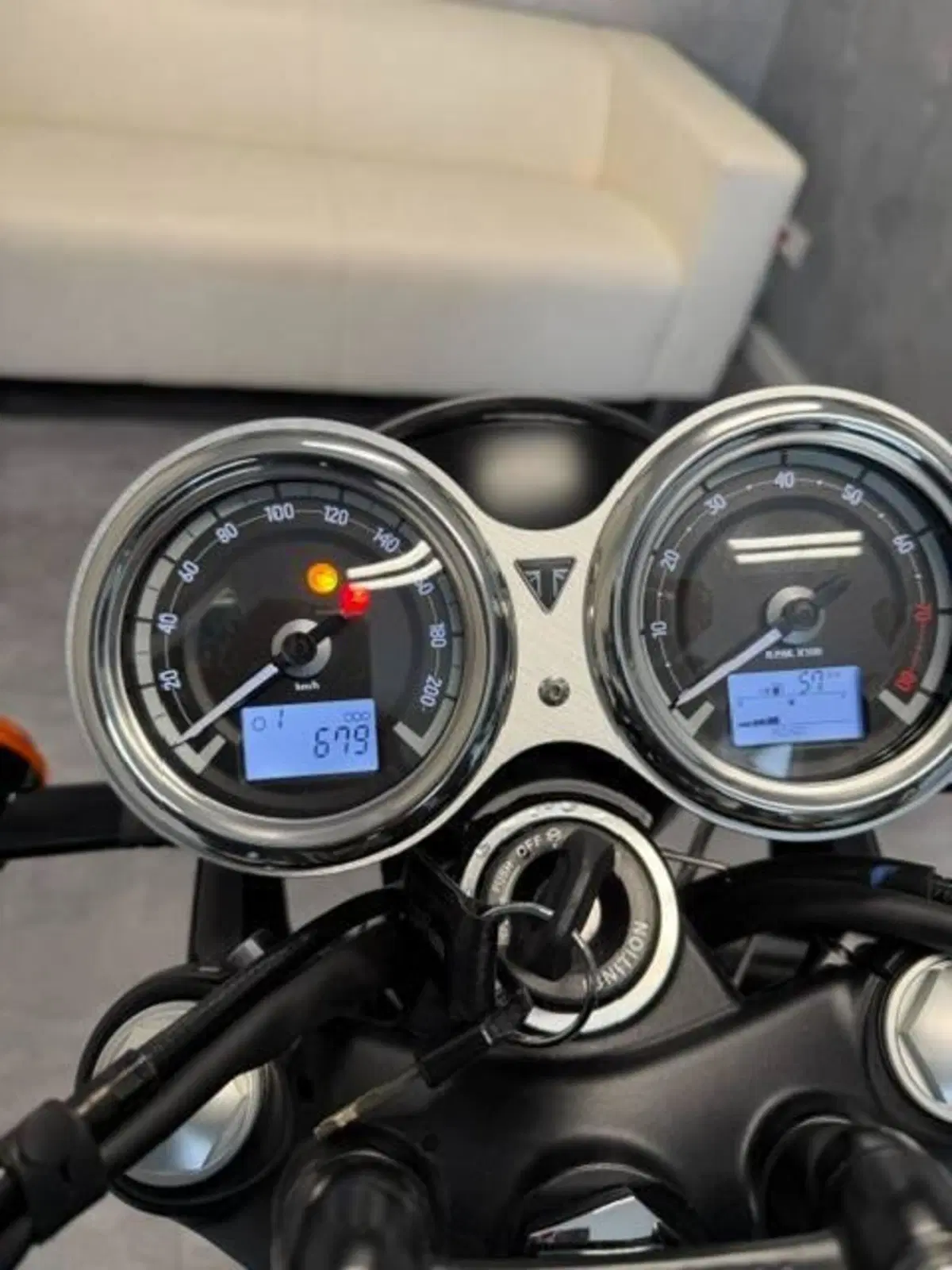 Triumph Bonneville T120 Gold Line Edition (2022 - 23) (7)