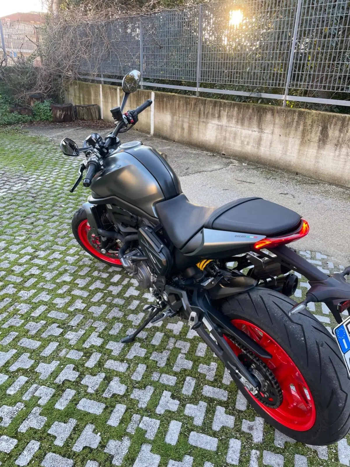 Ducati Monster 937 (2021 - 25) (2)
