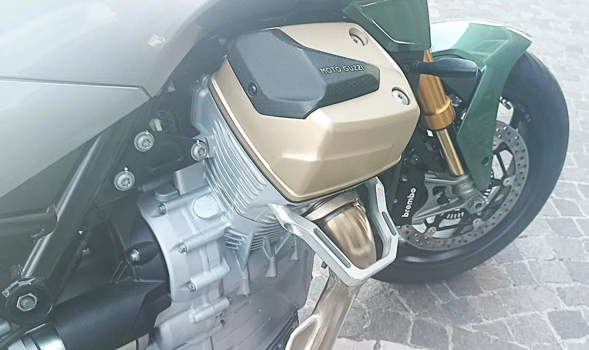 Moto Guzzi V100 Mandello S (2022 - 24) (4)