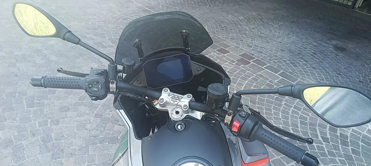Moto Guzzi V100 Mandello S (2022 - 24) (5)