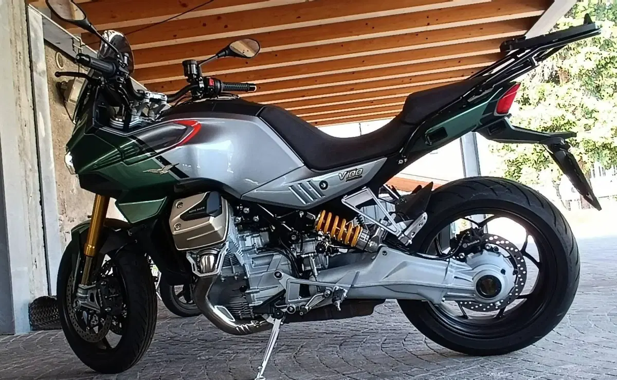 Moto Guzzi V100 Mandello S (2022 - 24) (6)