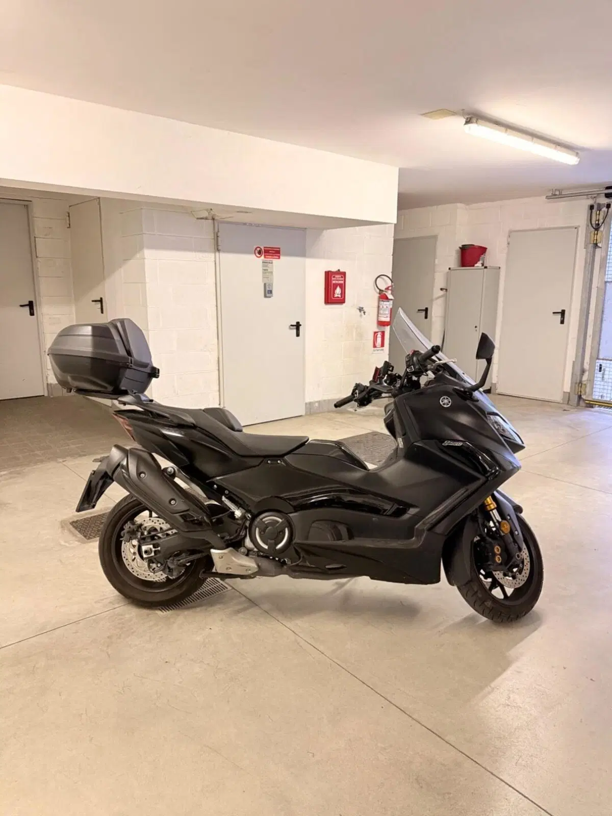 Yamaha T-Max 560 Tech Max (2022 - 24) (2)