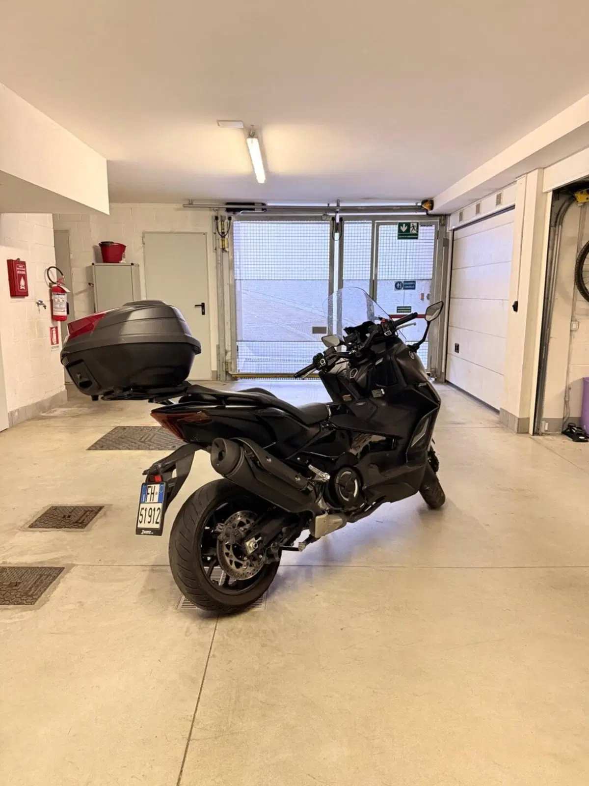 Yamaha T-Max 560 Tech Max (2022 - 24) (3)