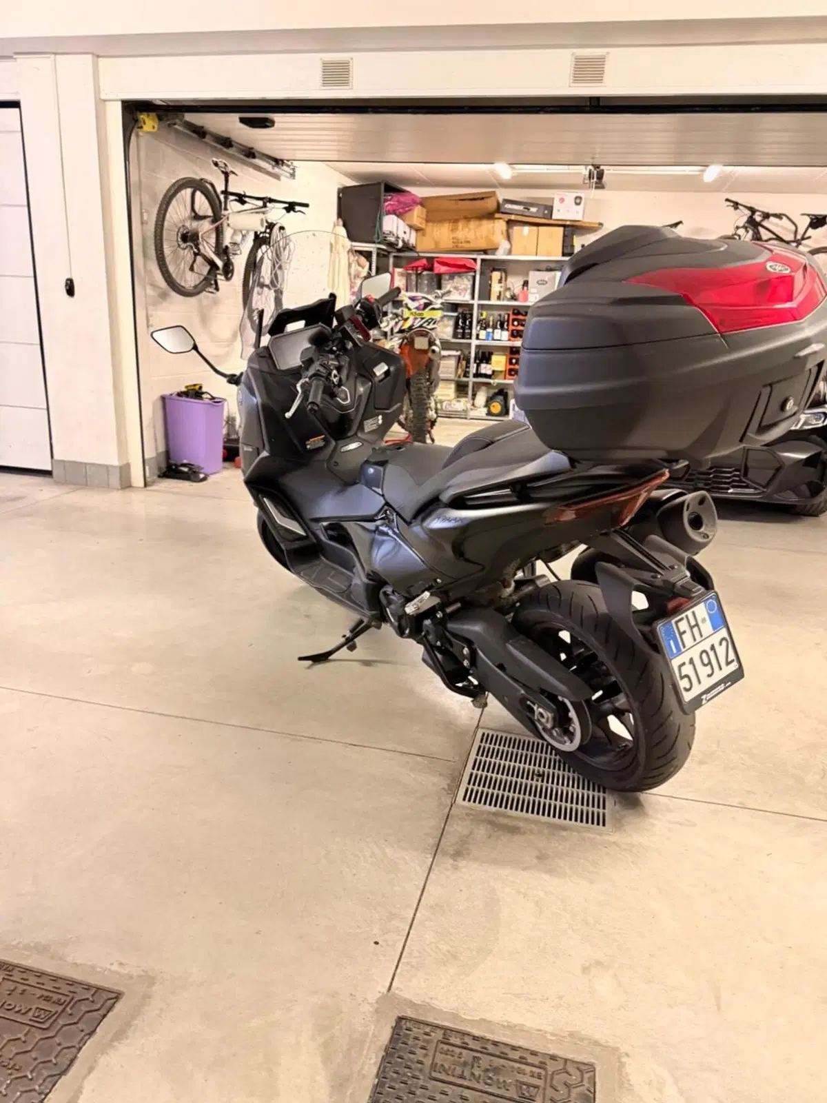 Yamaha T-Max 560 Tech Max (2022 - 24) (4)